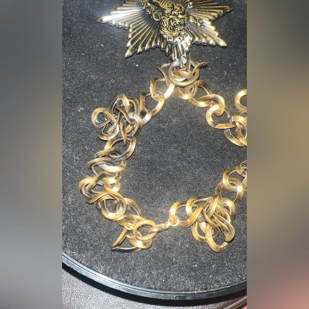 Large Heraldic Lion Brooch Pendant Shield Crest Gold Tone - Picture 2 of 2